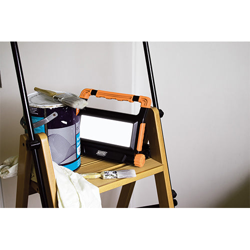 MP4060 30W (3000lm) LED Floodlight & Powerbank